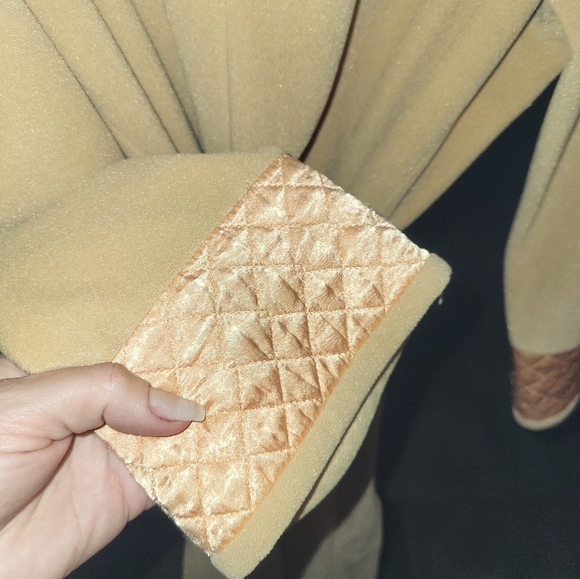 Vintage Robe - Picture 6 of 7